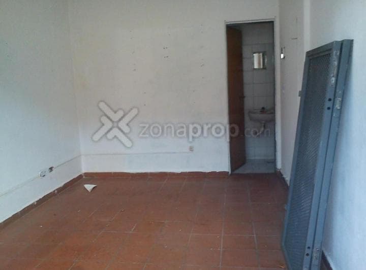 Ramos Mejia: Local Comercial a La Venta - 4