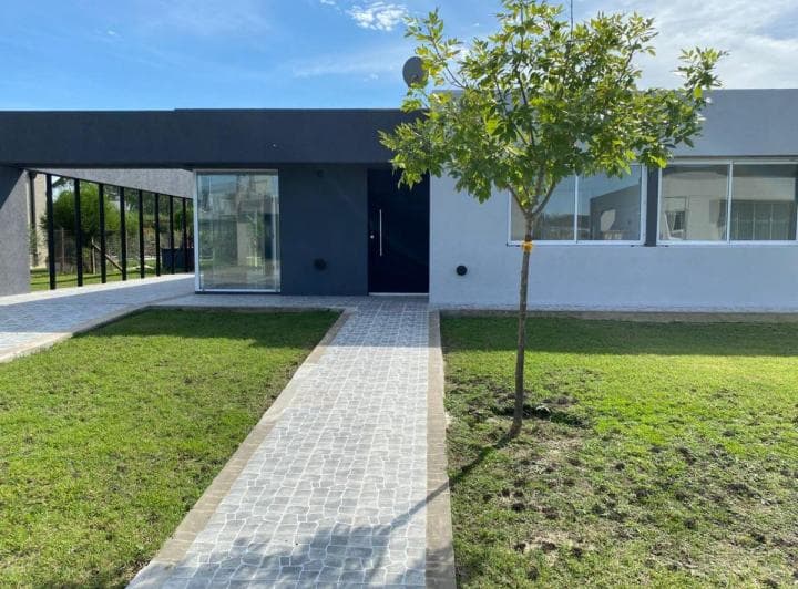 Alquiler Hermosa Casa en Canning con Pileta - Barrio Santa Inés 1 - 3