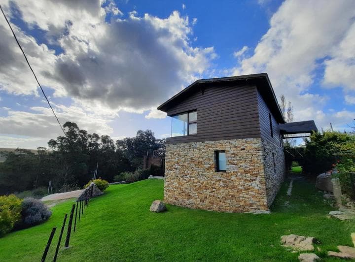 Moderno Chalet Estilo Cabaña, con Excelentes Visuales, en Sierra de Los Padres. Tour Virtual - 5