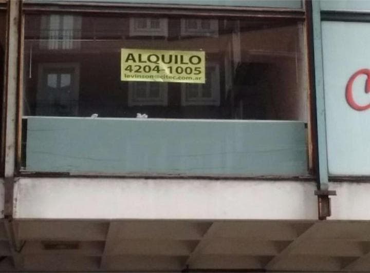 Local en Galeria Jardin con Vidriera Sobre Calle Tucuman. - 3