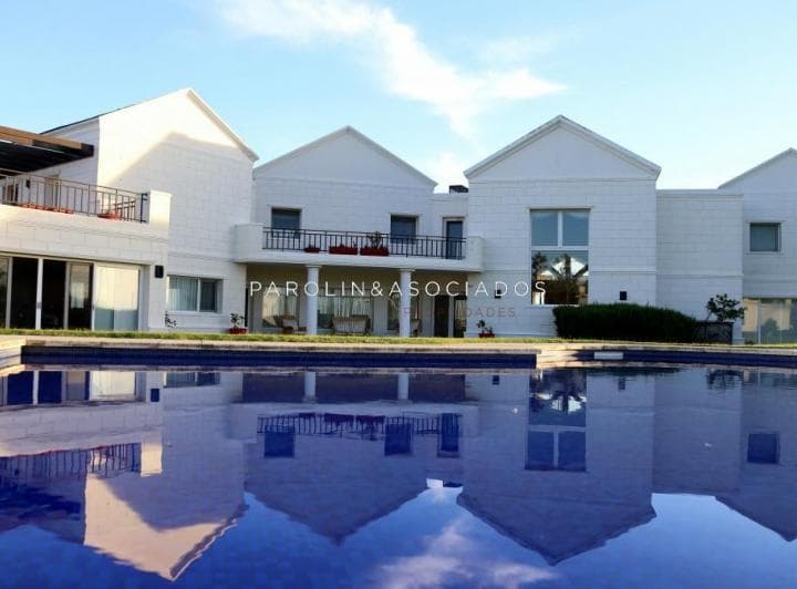 Casa en Venta de 5 Dorm. en Primera Linea Playa Mansa, Punta del Este. - 3
