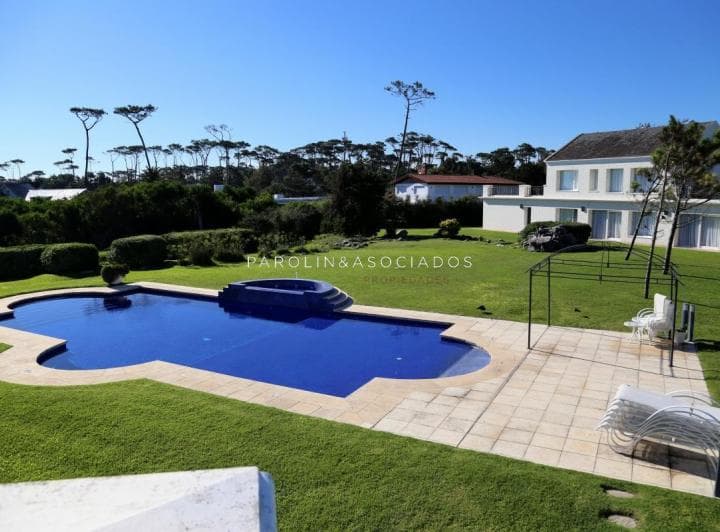Casa en Venta de 5 Dorm. en Primera Linea Playa Mansa, Punta del Este. - 5