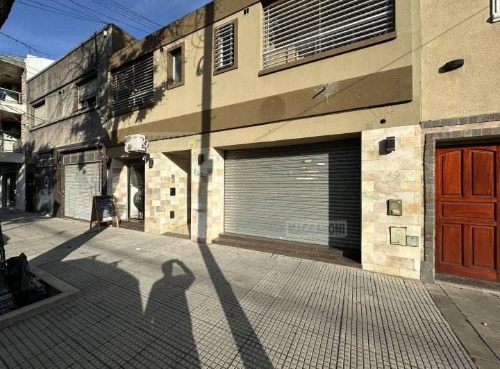 Local. | Patron Al 7400 - 2