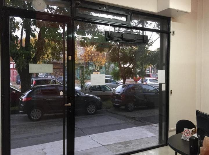 Venta Local Comercial Sobre Av en San Isidro con Cochera - 2