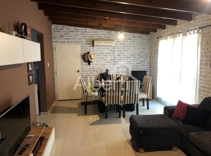 Casa PH con Cochera y Gran Fondo Libre. - 2
