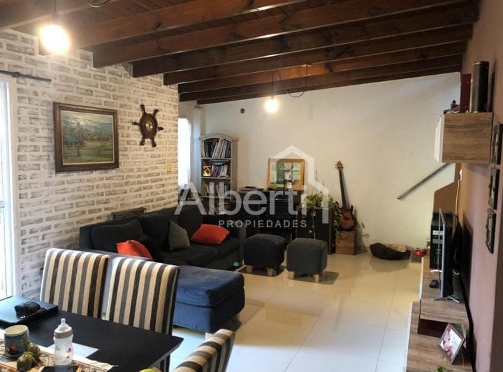 Casa PH con Cochera y Gran Fondo Libre. - 3