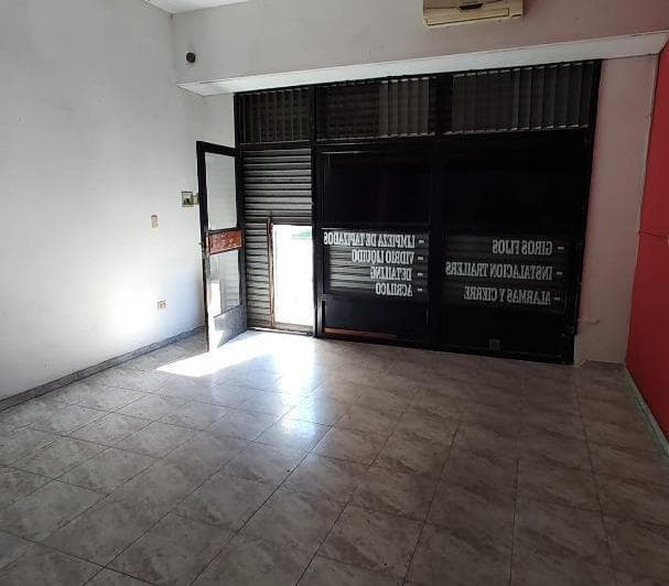 Muy Buen Local Comercial de 35 m² Aprox Sobre Av - 3