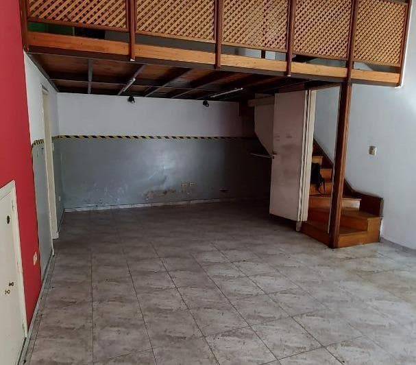 Muy Buen Local Comercial de 35 m² Aprox Sobre Av - 5