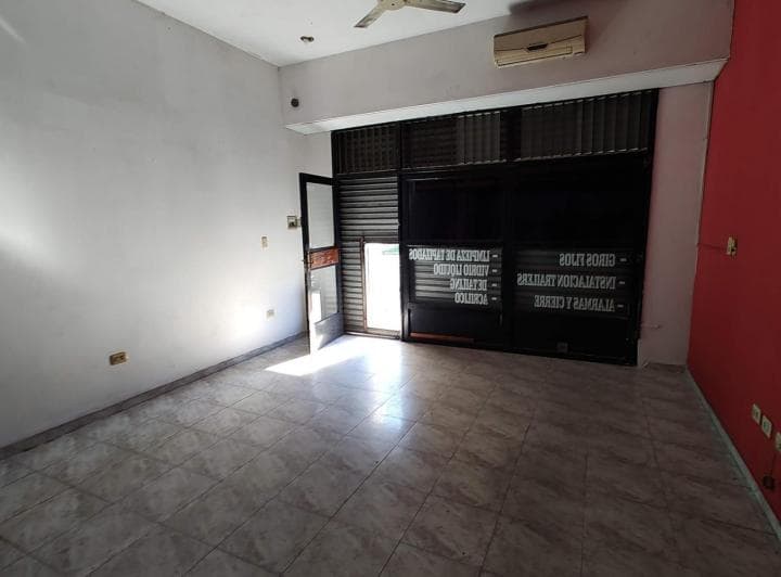 Muy Buen Local Comercial de 35 m² Aprox Sobre Av - 4