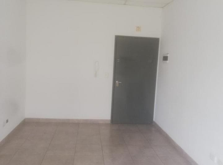 Oficina Comercial 23 m a Una Cuadra Estación Subte y Tren - 4