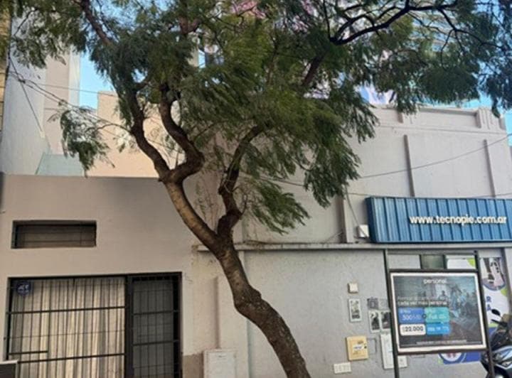 Vicente Lopez Local Av San Martin y Av del Libertador $1.000.000 Daniel Castaño - 2