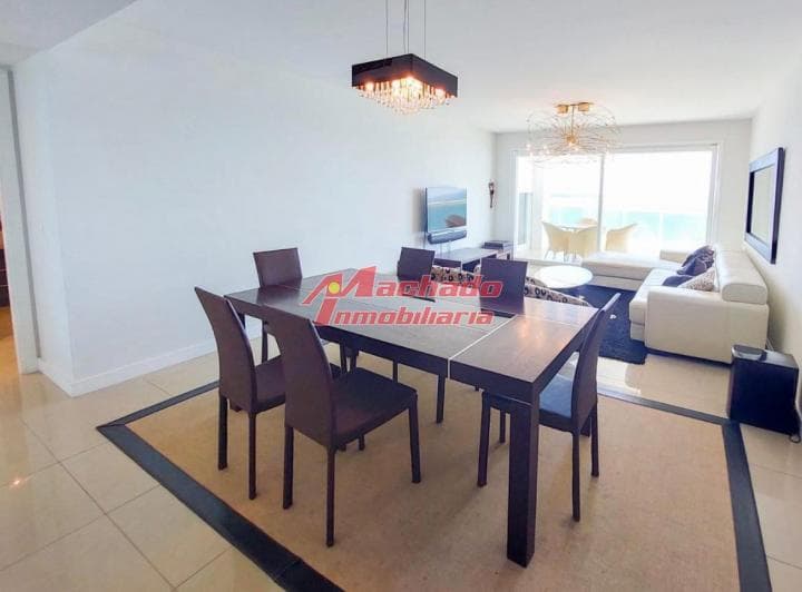 Alquiler de Apartamento de 3 Dorm. + Dep de Servicio en Punta del Este - 5