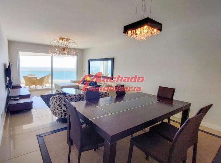 Alquiler de Apartamento de 3 Dorm. + Dep de Servicio en Punta del Este - 2