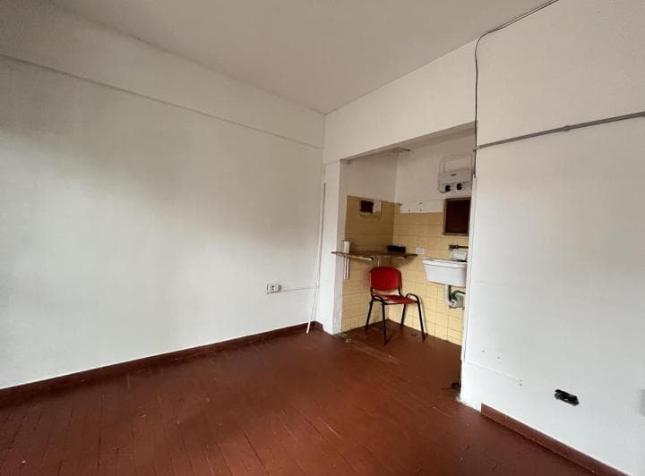 Venta: Local Comercial Al Frente en 1ro de Mayo Al 2500 - 5