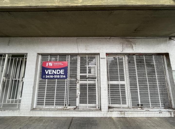 Venta: Local Comercial Al Frente en 1ro de Mayo Al 2500 - 4