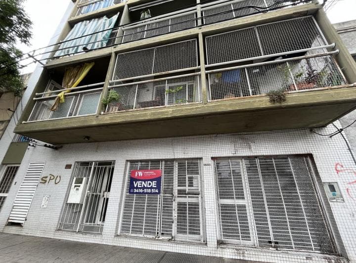 Venta: Local Comercial Al Frente en 1ro de Mayo Al 2500 - 2