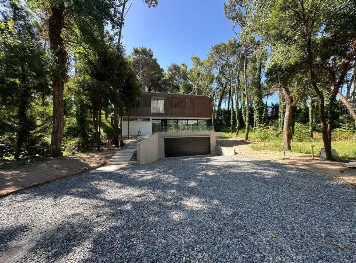Casa Cerezo. Casa de 5 Dorm. a La Venta en Carilo. - 5