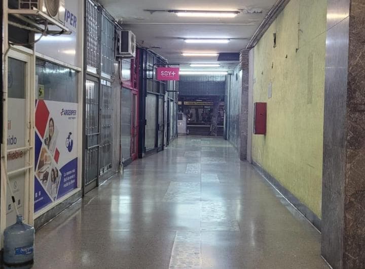 Oportunidad! Local en Av Santa Fe Inmejorable Ubicación! - 4