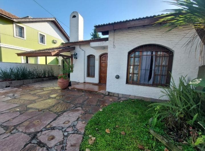 Casa en Alquiler con Quincho y pileta"Apto Profesional / Comercial", Villa Morra, Pilar - 2