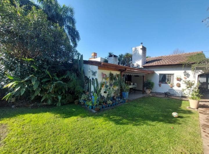 Casa en Alquiler con Quincho y pileta"Apto Profesional / Comercial", Villa Morra, Pilar - 3