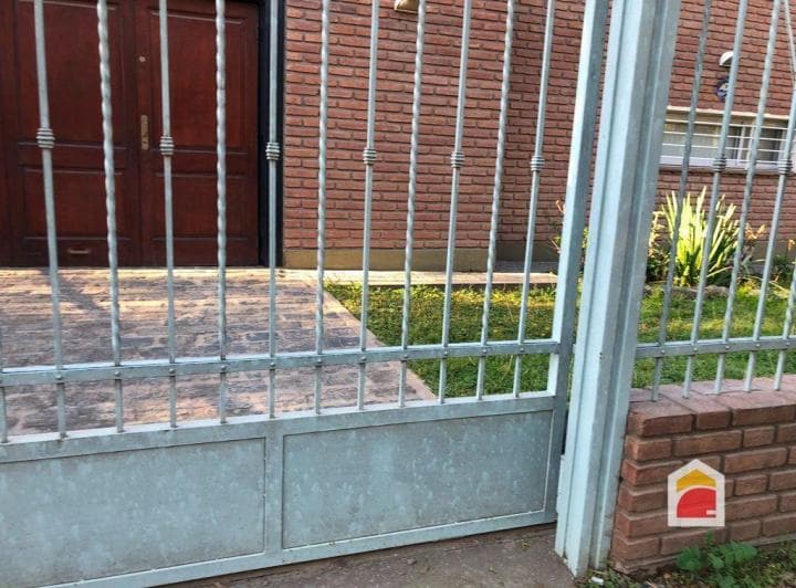 Oportunidad Unica, Villa Allende, Casa de 3 Dorm. C/ Cochera Excelente Calidad - 5