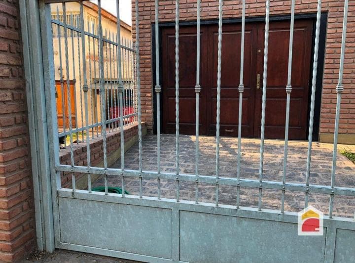Oportunidad Unica, Villa Allende, Casa de 3 Dorm. C/ Cochera Excelente Calidad - 4