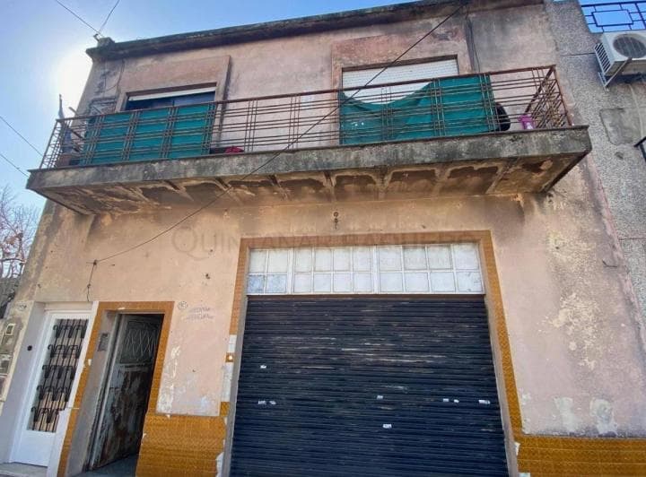 Venta de Departamento Tipo Casa de 3 Ambientes con Local - 2