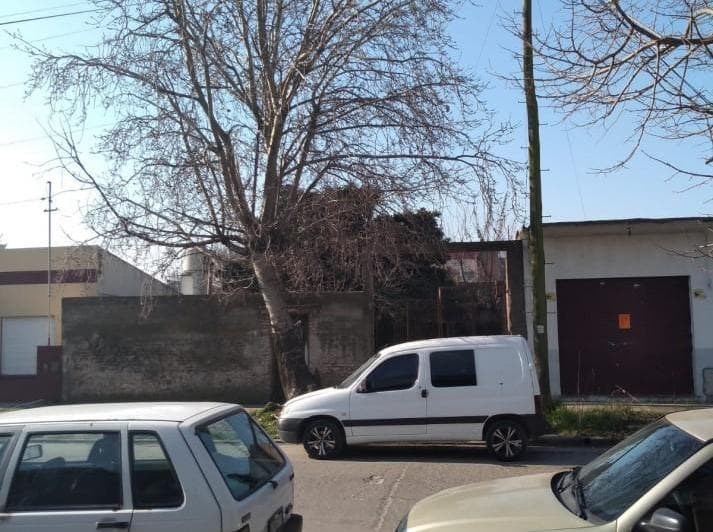 Lote con Todos Los Servicios y Sobre Asfalto - Barrio 9 de Julio - 4