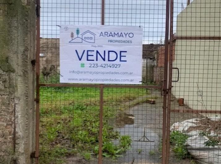 Lote con Todos Los Servicios y Sobre Asfalto - Barrio 9 de Julio - 2