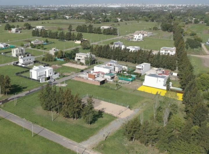 Lote en Venta | 10 X 33 m | Barrio Don Carlos I - 138 Bis y 507 Bis J. Hernández - 2