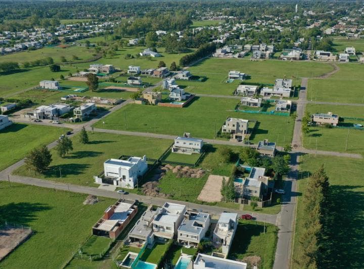 Lote en Venta | 10 X 33 m | Barrio Don Carlos I - 138 Bis y 507 Bis J. Hernández - 5