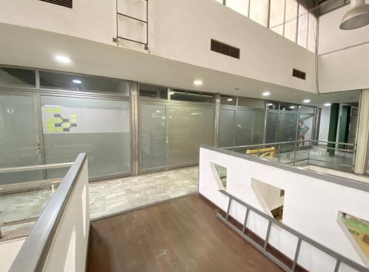Ciuffoli: Galería La Comedia. Planta Alta. Frente Vidriado - 4
