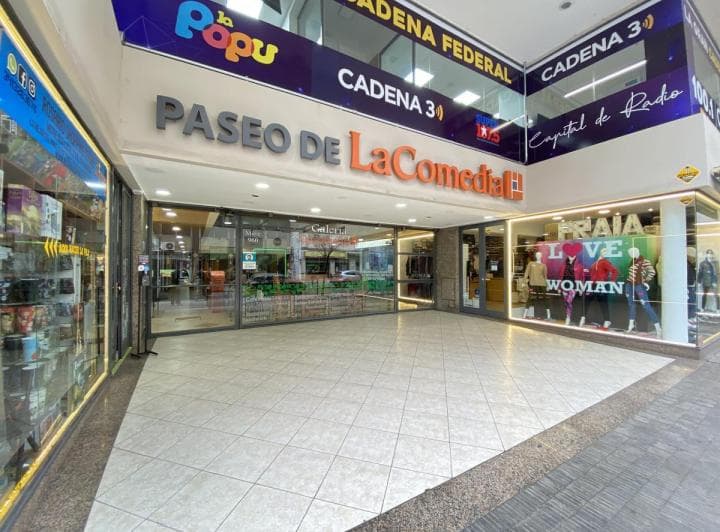 Ciuffoli: Galería La Comedia. Planta Alta. Frente Vidriado - 2