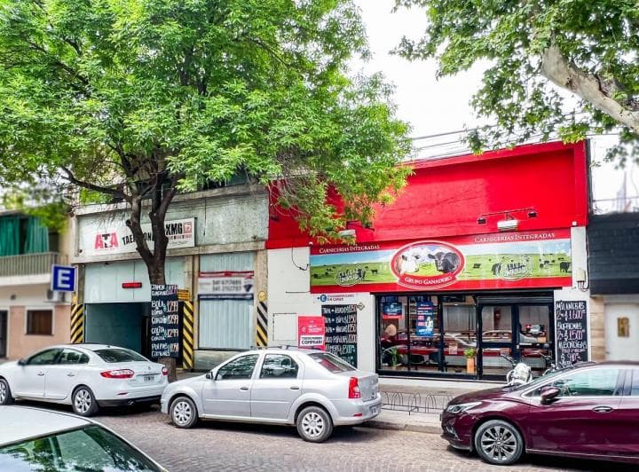 Enorme Terreno de 19 m² de Frente con 3 Negocios Comerciales Actualmente Funcionando - 4