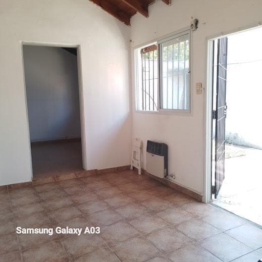 Nuevo Precio - Inmobiliaria Vende PH de 2 Amb, Patio y Parrilla Sobre Av Belgrano. Wilde (Avellaneda - 3