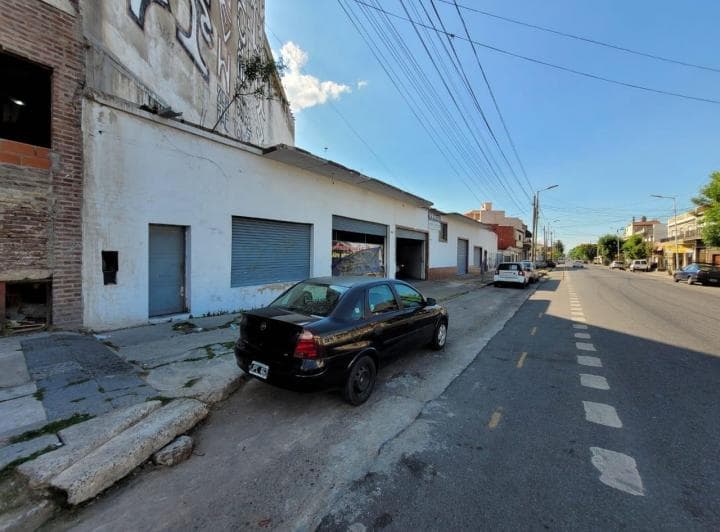 Local/galpon en Venta P/varios Rubros A. Debenedetti Al 3543 Sarandí. - 4