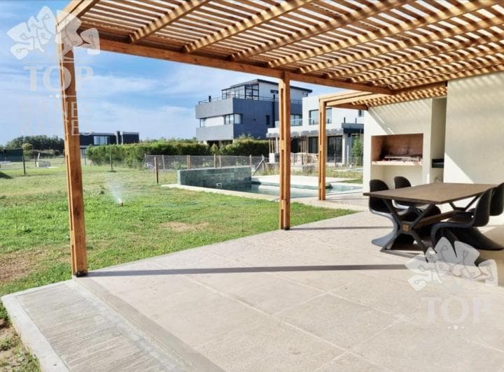 Casa en Araucarias - Puertos del Lago - 2