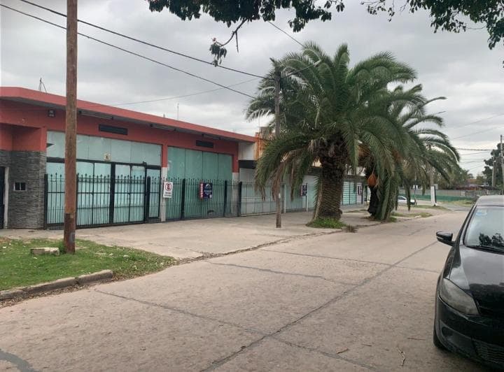 Amplio Local en Venta en Moreno - 2