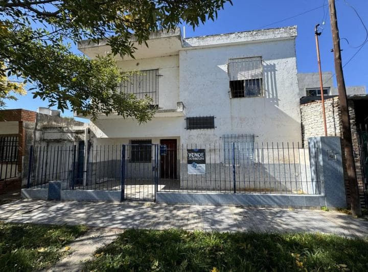 Se Vende Casa de 4 Dorm. - San Lorenzo - 2