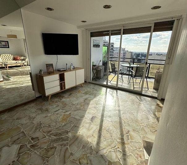 Venta 4 Amb Sobre Av Rivadavia con Cochera Impecable Al Frente con Balcon - 2