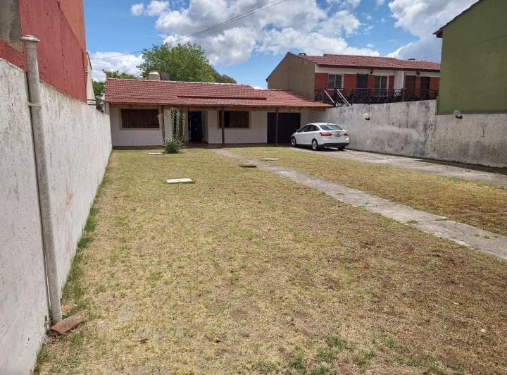 Oportunidad - Gran Casa en Lote Propio en Mar del Tuyu Sobre Calle 3 - 2