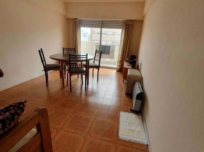 3 Ambientes con Balcon a La Calle en La Perla - 2