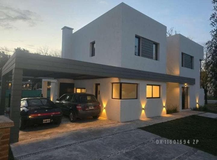 Pilar - Casa Venta Usd 215.000 - 3