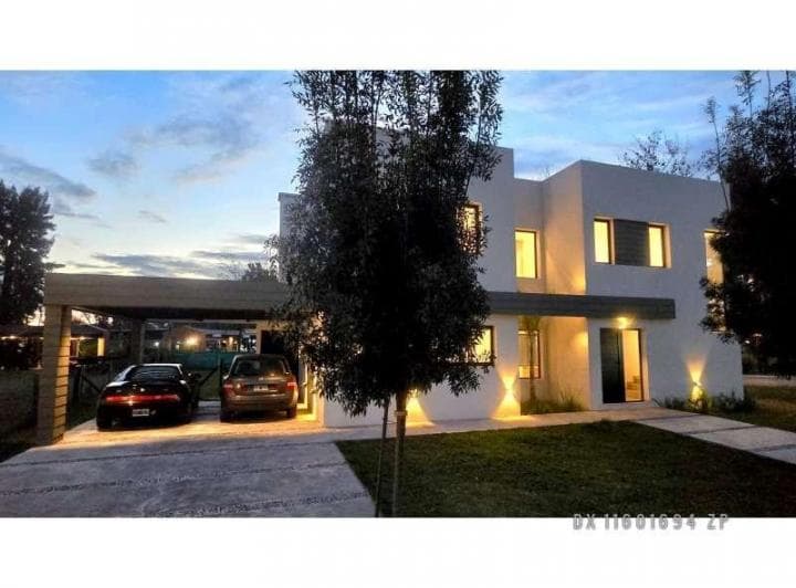 Pilar - Casa Venta Usd 215.000 - 2