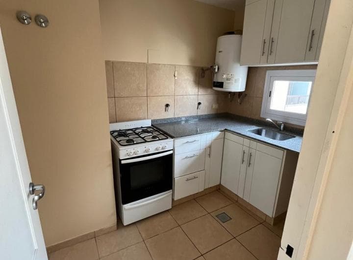 Nueva Cordoba - Velez Sarsfiel 1000 - Alquilo 1 Dorm. Liv Com. Cocina, Bño, Terrazac/asador, seguridad - 2