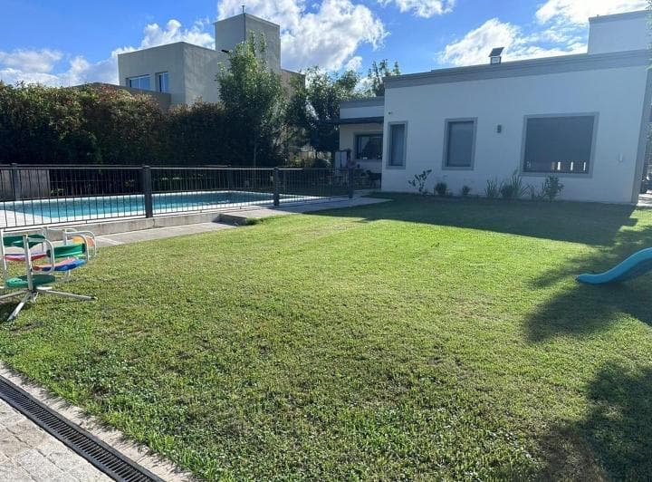 Exc Casa Vta 3 Dorm Pileta Climatizada Gge El Aybal - 2