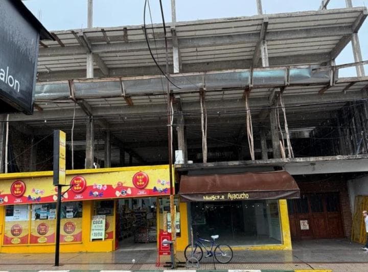 Propiedad a La Venta con Local, Viviendas y Estructura de Dos Plantas a Terminar - 2