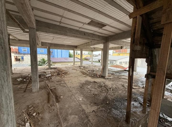 Propiedad a La Venta con Local, Viviendas y Estructura de Dos Plantas a Terminar - 3