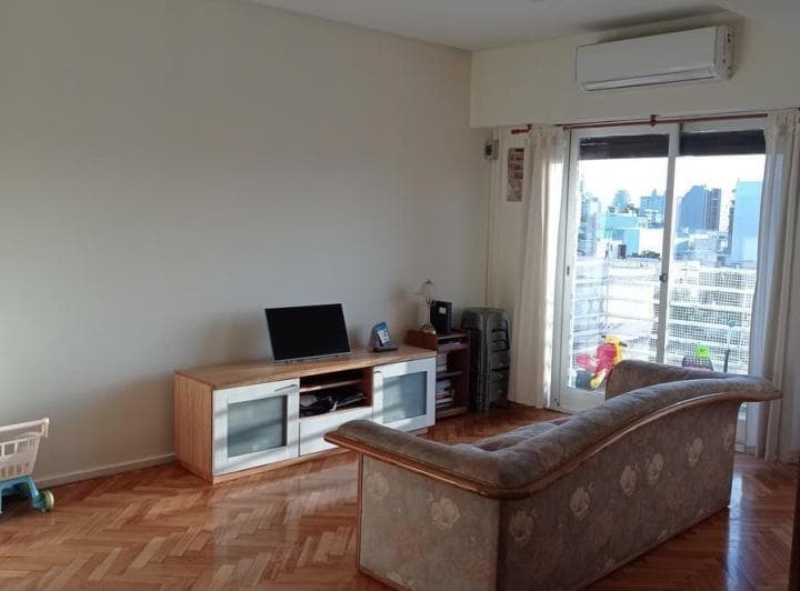 3 Ambientes en Venta. Balcón Al Frente - 2
