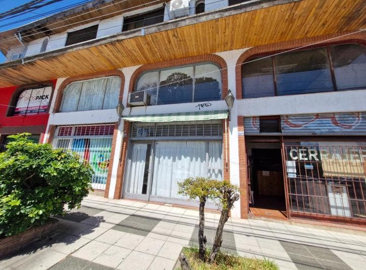 Local con Entrepiso Cerca Av Fleming - 5